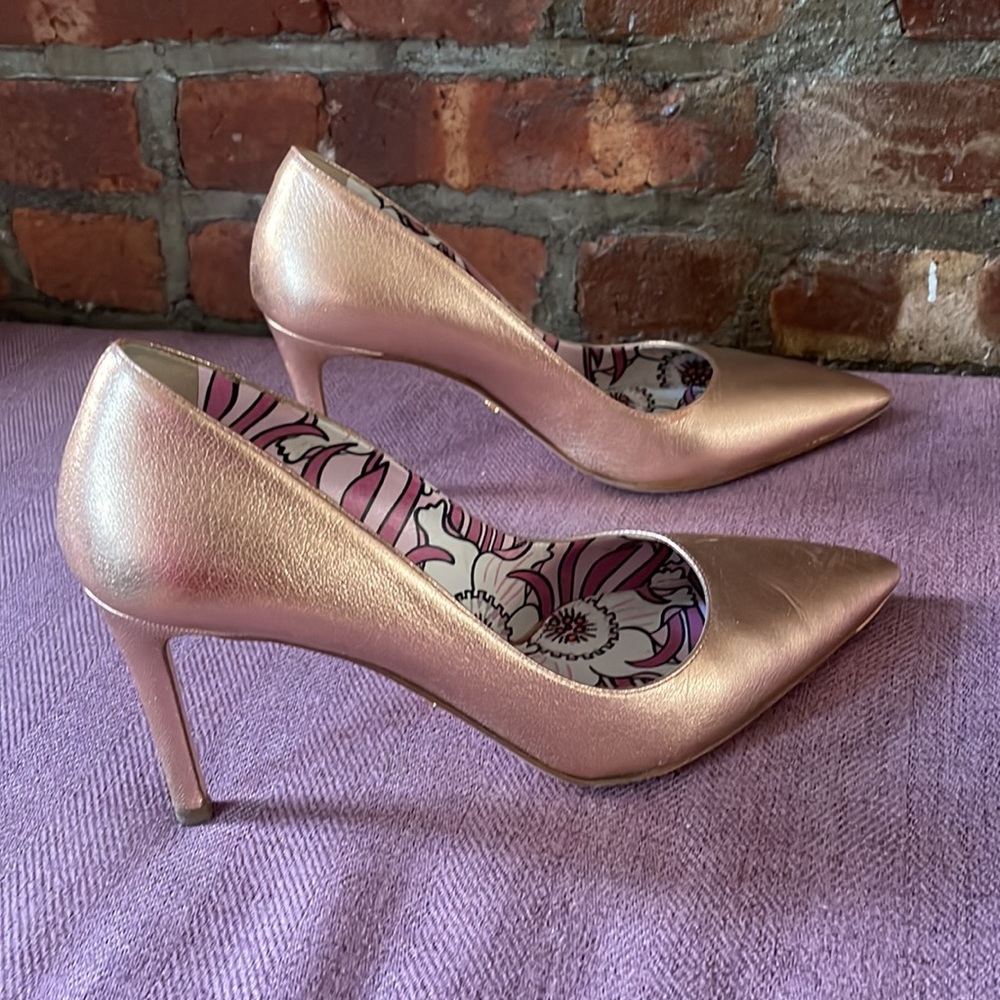 PRADa Rose Gold  shiny leather pumps heel  stiletto - Picture 9 of 10